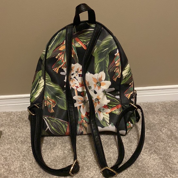 Guess pretty floral backpack with adjustable straps - Picture 6 of 8